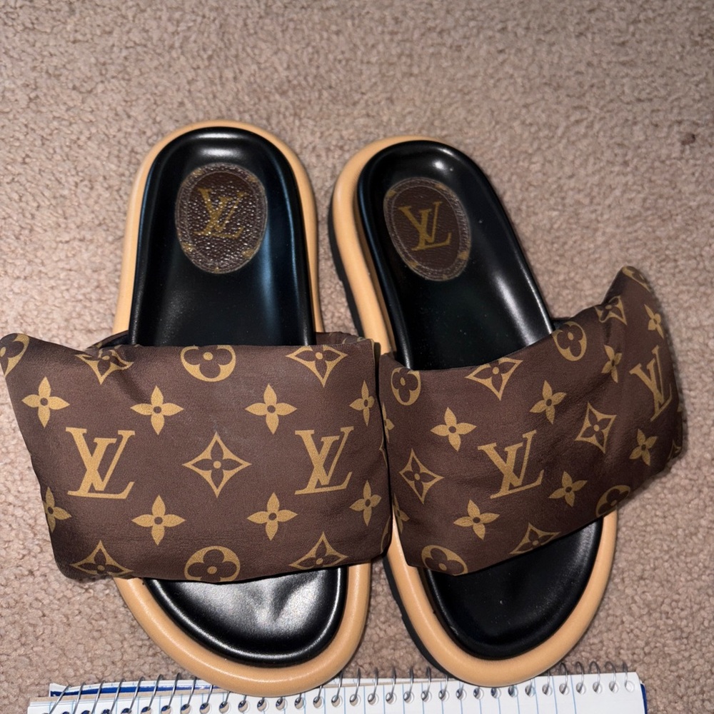 Size 37 Louis Vuitton pillow mule flats new beautiful